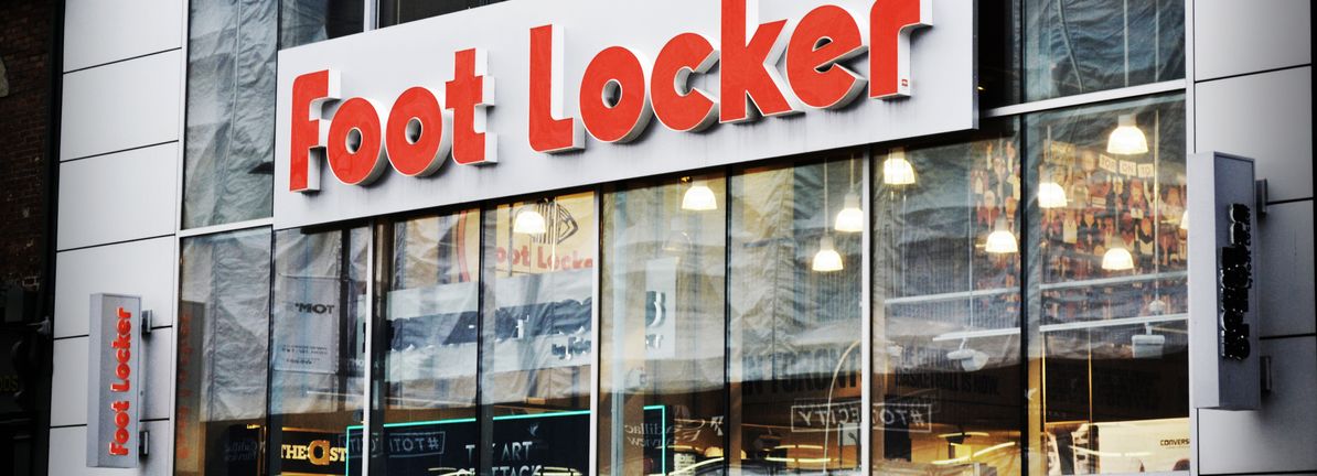 Foot Locker Third Quarter 2023 Earnings: Revenues Beat Expectations, EPS  Lags - Simply Wall St News