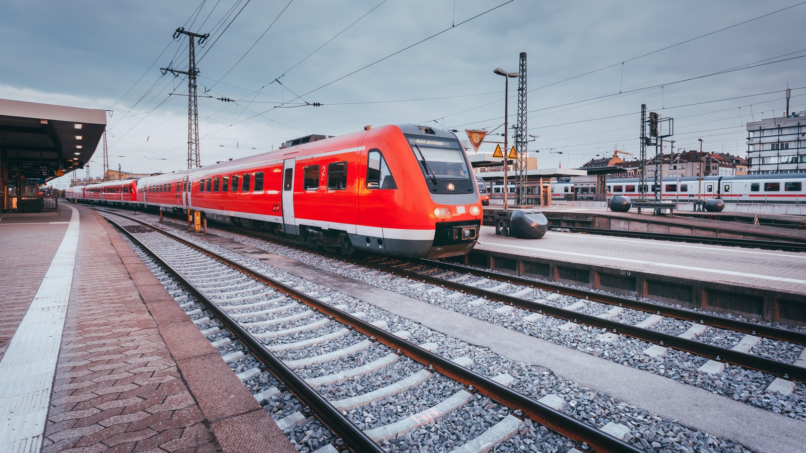TSE:9005