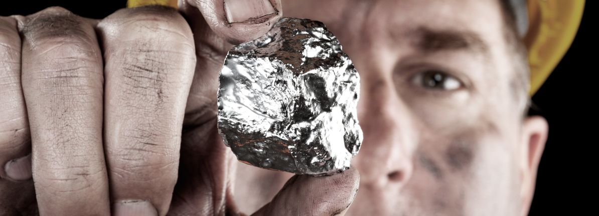 Insiders sold Discovery Silver for CAD 1.02 while the share price is around CAD 0.70